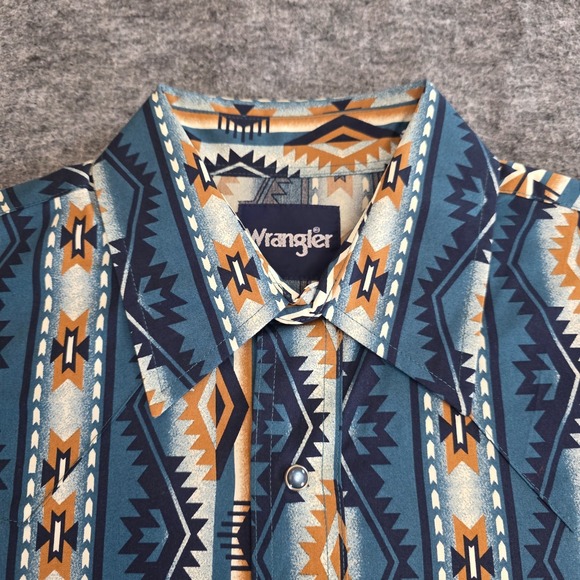 NWT Wrangler Checotah Western Shirt Medium Blue Tan Aztec Southwest Pearl Snap - Picture 3 of 15